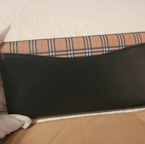 Burberry Harris Continental Wallet - Picture 2 of 6